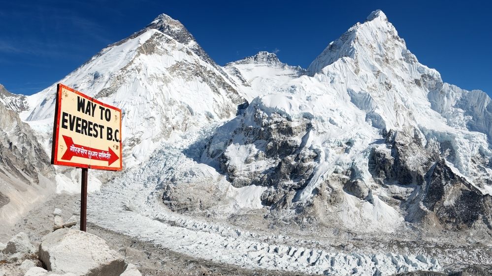 Mount Everest se po roce opět zpřístupní, ale za přísných podmínek
